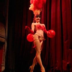 Numéro des ballons photographié au Théâtre Déjazet pour à l'occasion du Cabaret du Prisme.